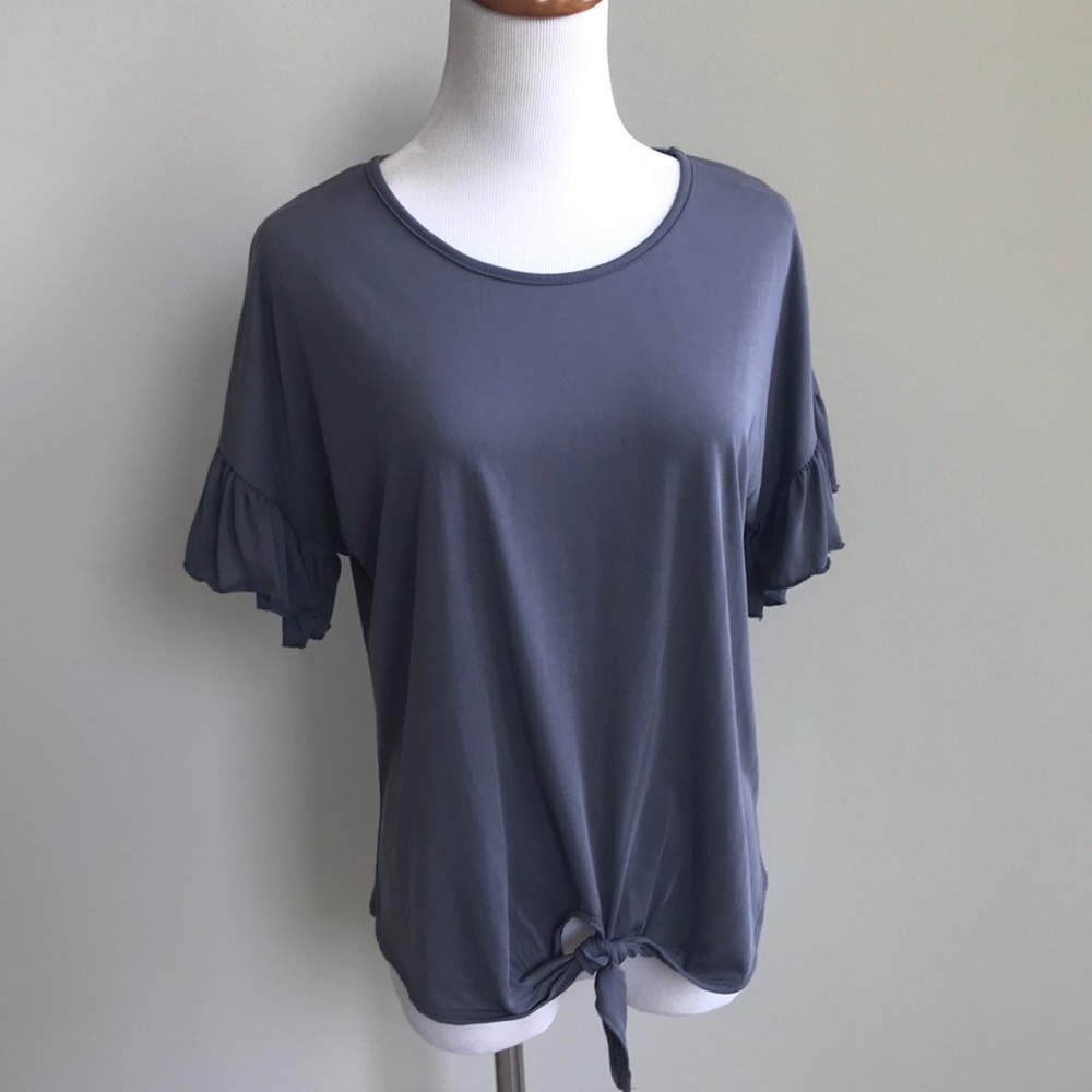 Ruffle sleeved tie front top L NWOT